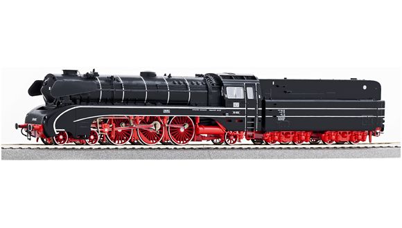 Steam locomotive BR 10 002<br /><a href='images/pictures/Roco/161303.jpg' target='_blank'>Full size image</a>